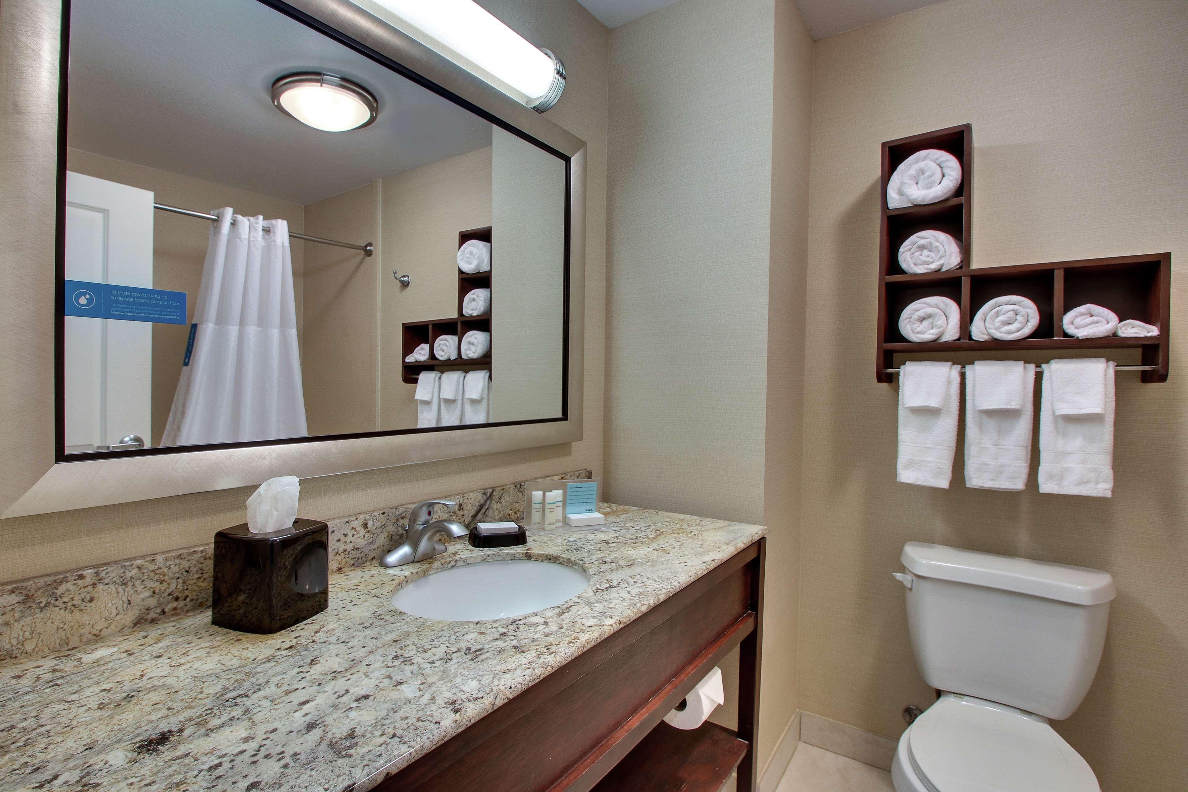 Hampton Inn Vernon מראה חיצוני תמונה
