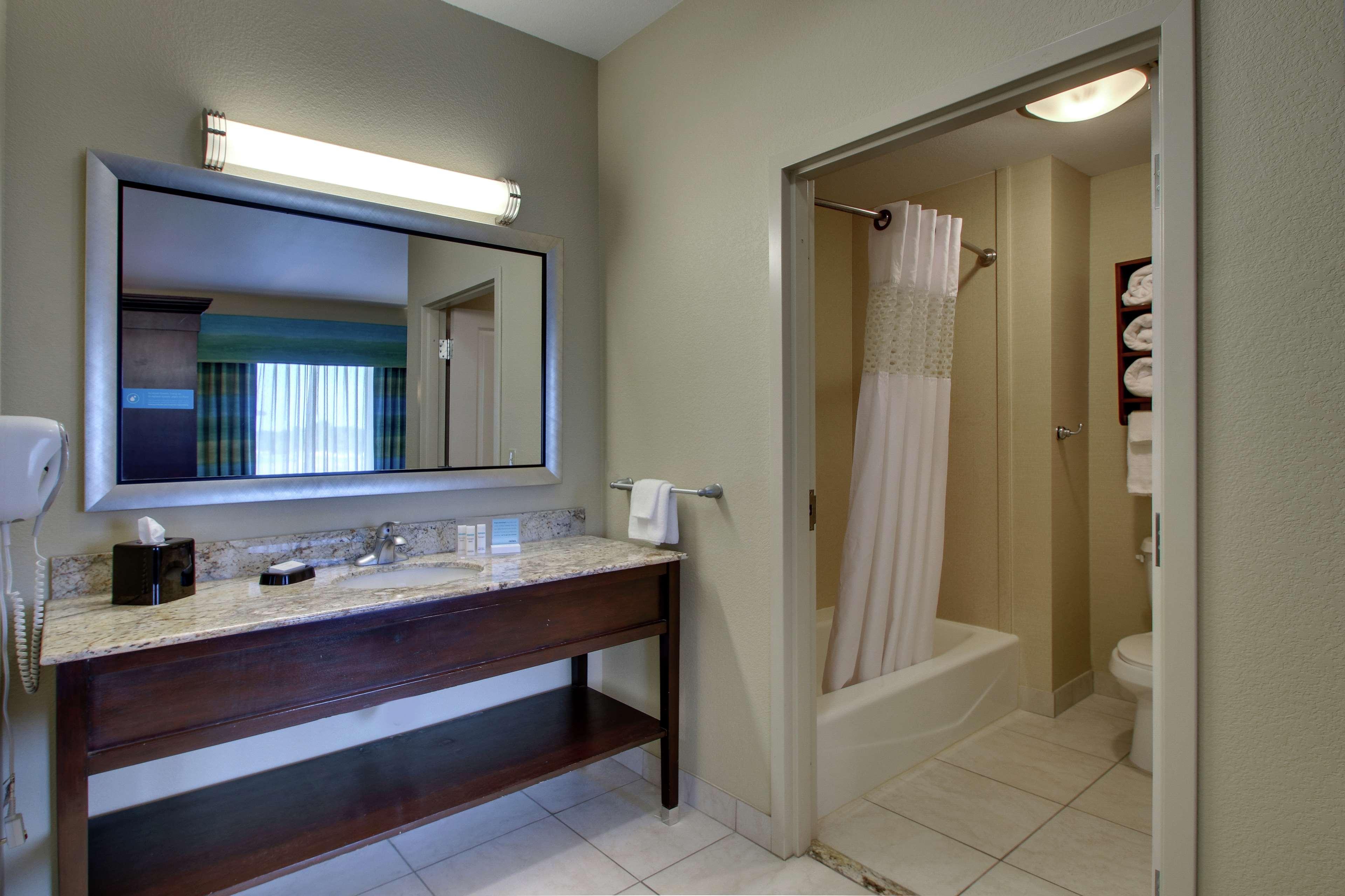 Hampton Inn Vernon מראה חיצוני תמונה