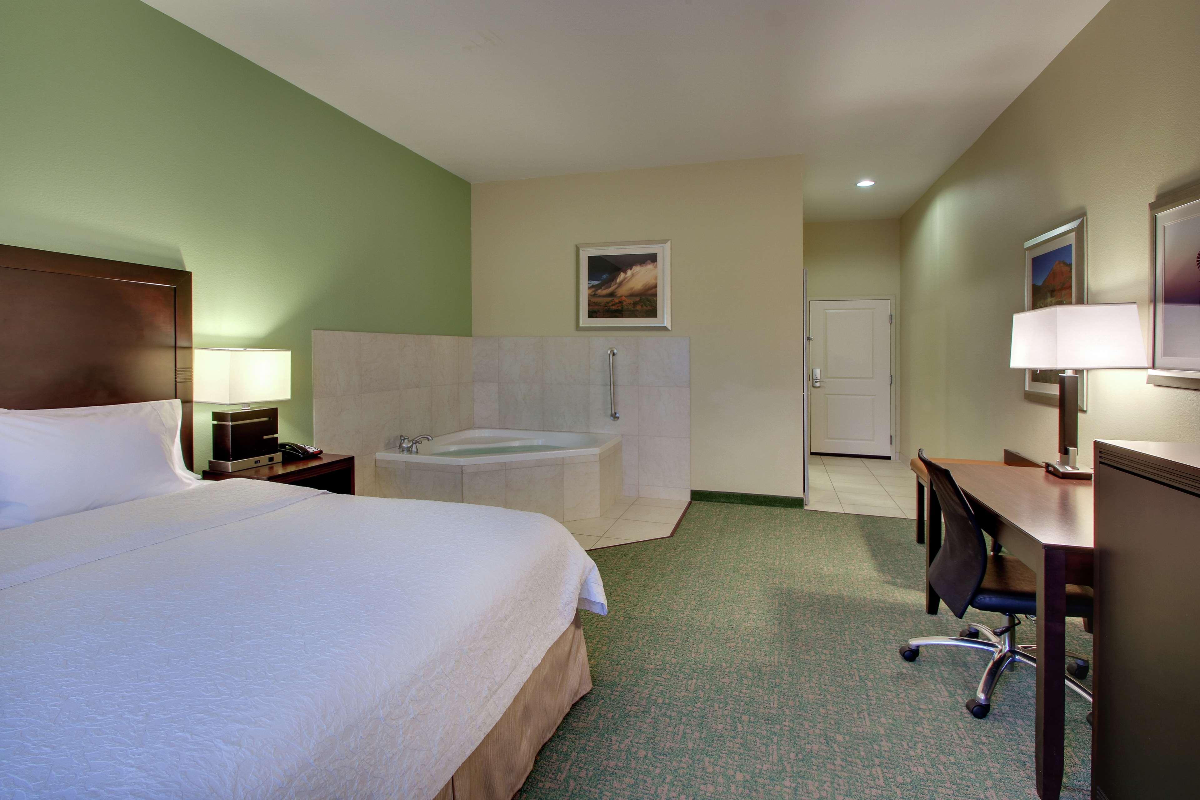 Hampton Inn Vernon מראה חיצוני תמונה